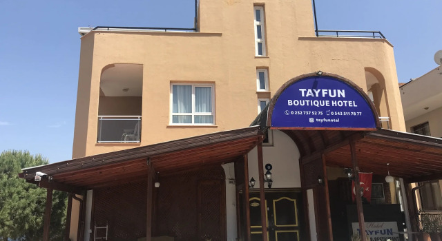Tayfun Hotel, Rezerwuj Hotel Hotele w Karaburun z parkingiem, Parking