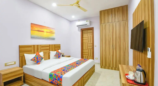 Номер Standard FabHotel AR Prime- Nr. Emaar Palm Heights Gurgaon