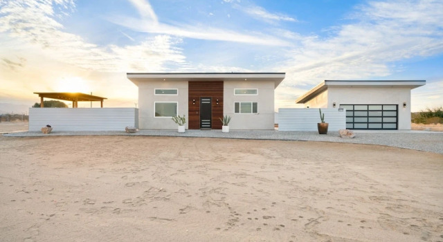 Коттедж Sun Oro Joshua Tree - Hot Tub, Bbq, Fire Pit & Gameroom 2 Bedroom Home by RedAwning