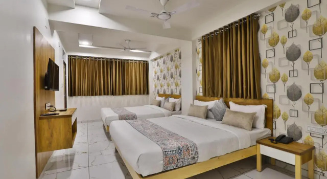 Hotel SR Rooms, Prenota Hotel Bātwa Gujarat