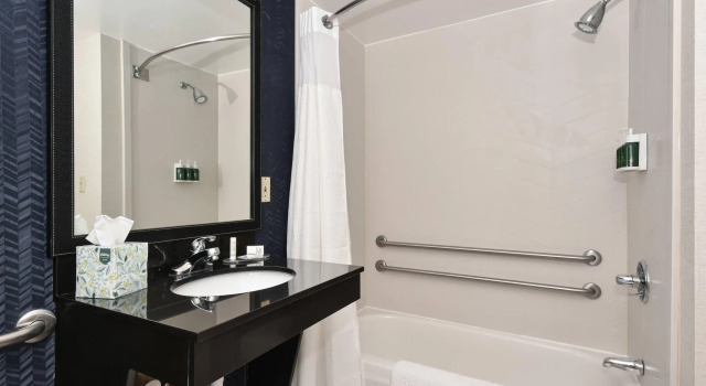 Четырёхместный номер Standard Fairfield by Marriott Inn & Suites Columbia Harbison