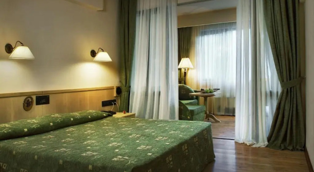 Семейный номер Deluxe с балконом Hotel Orphey