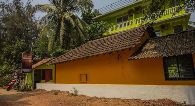 OYO 12873 Home Beach facing Studios Morjim, Rezerwuj Hotel Morjim North Goa