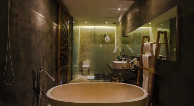 Люкс с балконом и с красивым видом из окна Purana Suite Ubud