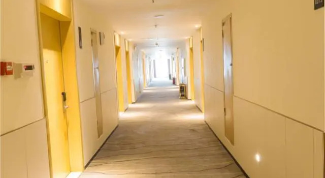 City Comfort Inn Shaoyang Shaodong, Book Hotel Hoteller i Shaoyang County med parkering, Parkering