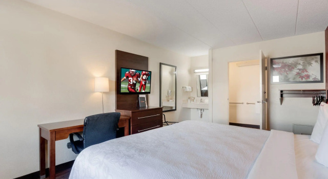 Двухместный номер Standard Super 8 by Wyndham Deerfield - Northbrook