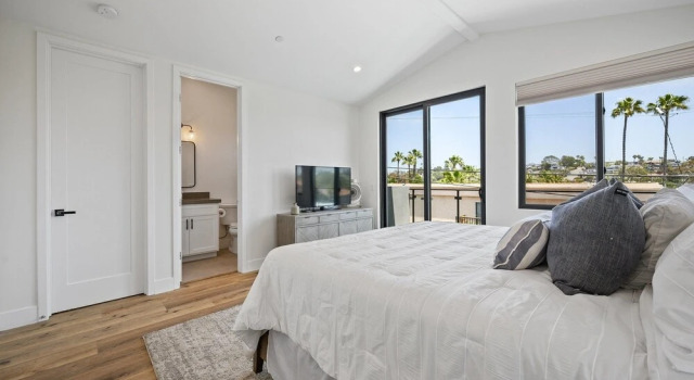 New Construction Luxury Home With Ocean View Rooftop Deck 815 4th by Redawning, Забронировать Отель Энсинитас San Diego County, рядом с Мунлайт-Стейт-Бич