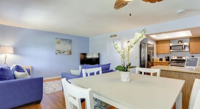 Idyllic Fort Pierce Retreat - Walk to Beach!