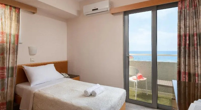 Одноместный номер Standard с балконом и с видом на город Nafsika Hotel