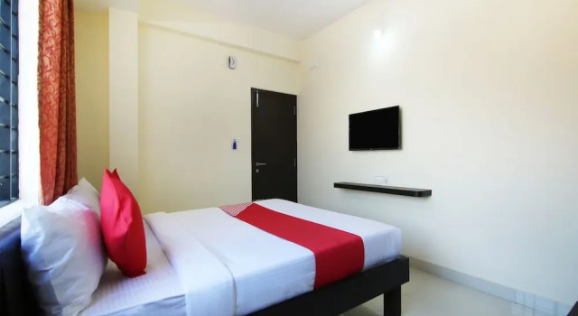 OYO 13595 VT Residency