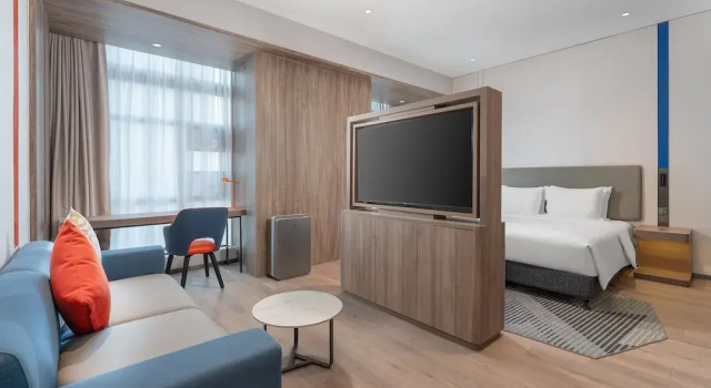 Люкс Holiday Inn Express Guangzhou University Town