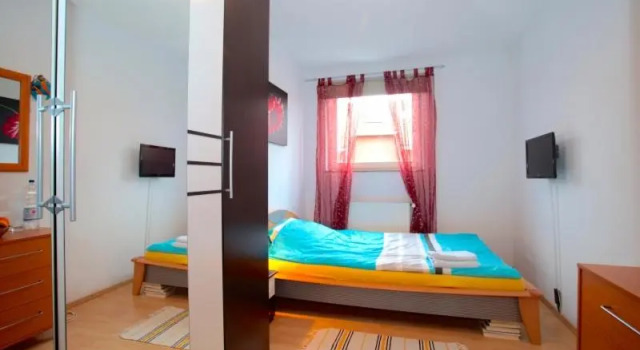 4526 Private Single Rooms, Забронировать Отель Латцен Ганновер, рядом с Торговый центр "Лайне Центер Латцен"