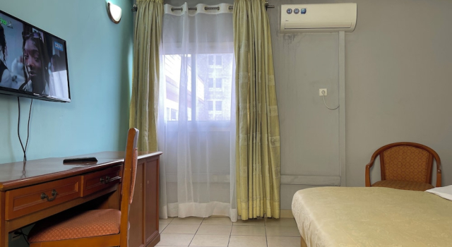 Hotel Peninsule Bonamoussadi Douala, Réserver Hôtel Douala Wouri