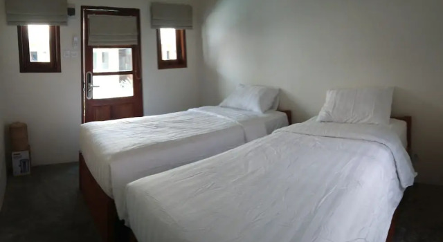 Roots Hotel Trawangan, Забронировать Отель Гили Траванган острова Гили, рядом с Порт Гили Траванган