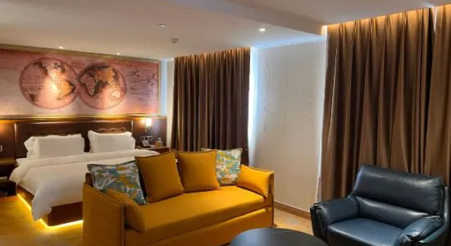 Люкс James Joyce Coffetel Hotel (Qingdao Hongdao High-speed Railway Station Convention Center)