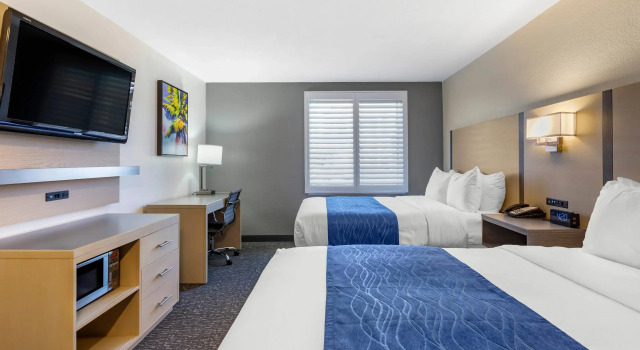 Четырёхместный номер Standard Comfort Inn San Diego Miramar