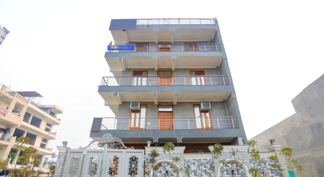 FabHotel Signature Inn I, Забронировать Отель Нойда штат Уттар-Прадеш