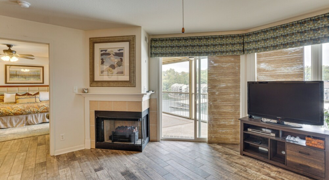 Waterfront Balcony! Condo on Lake of the Ozarks