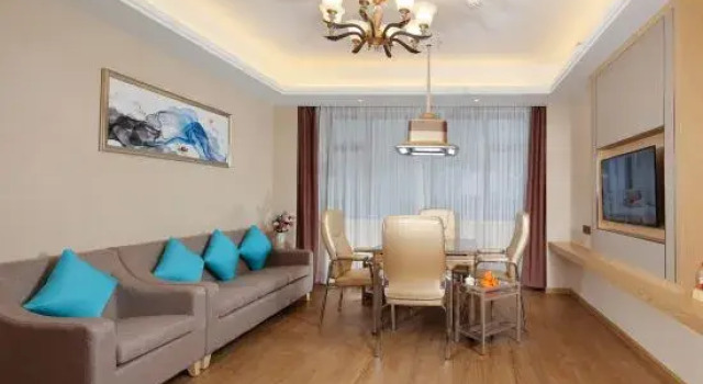 Люкс Deluxe c 1 комнатой Vienna International Hotel (Yueyang South Station)