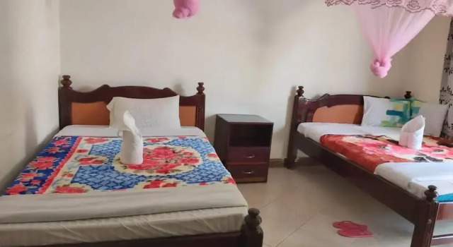 Famko Annex 4 bed house with large garden & shed, Buchen Sie Hotel Lira Northern Uganda