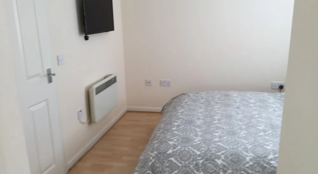 8 Varis Apartments