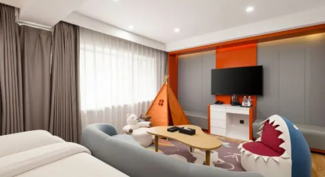 Кровать в общем номере New Travel Golden Valley Hotel