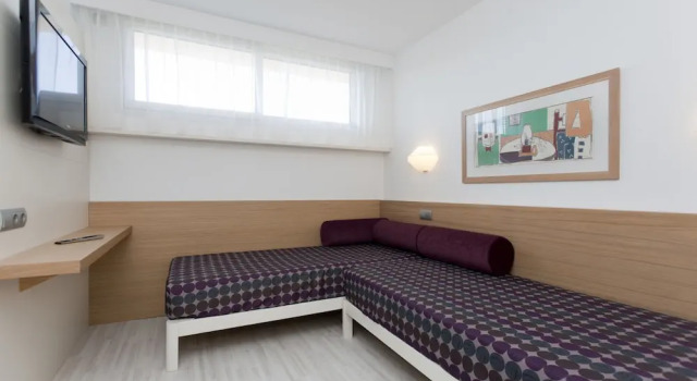 Люкс с балконом и с видом на бассейн Insotel Cala Mandia Resort
