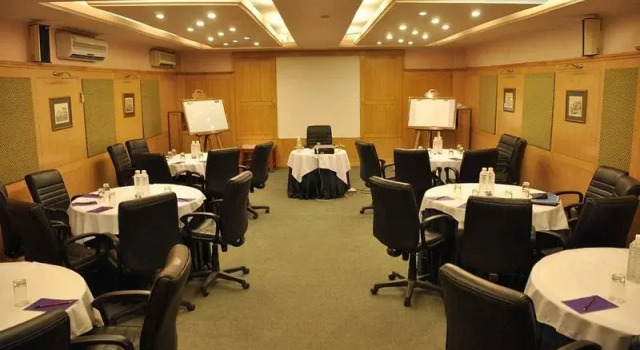 Royal Retreat, OYO Premium Sikanderpur Metro II, Забронировать Отель Отели Гургаон с завтраком, рядом с Global Business Park, Завтраки
