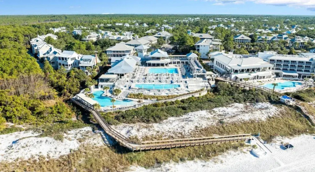 Коттедж с 6 комнатами Located Right On 30a, '57 Western Lake Drive' Is A 6br/6.5ba Home + Carriage House 6 Bedroom Home by RedAwning