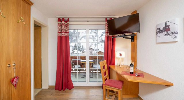 Двухместный номер Standard с балконом Grichting Hotel & Serviced Apartments