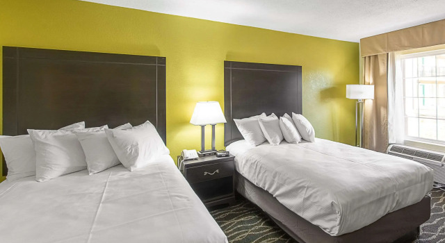 Четырёхместный номер Standard Clarion Inn Columbia Airport