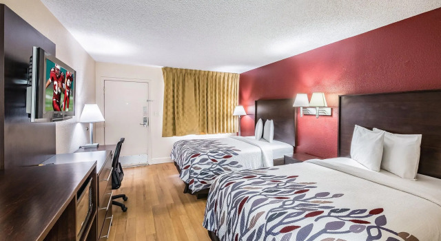 Четырёхместный номер Deluxe Red Roof Inn Orlando South - Florida Mall
