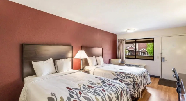 Четырёхместный номер Standard Red Roof Inn Milwaukee Airport Oak Creek