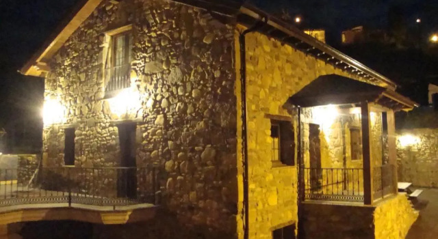 Apartamentos Rurales Posada de las Hoces, Prenota Appartamento Bustiello de Paredes Asturie