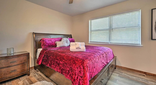 Private Hot Tub & Yard: Secluded Broken Bow Home!, Boek Hotel Broken Bow Oklahoma