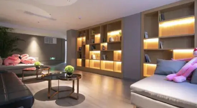 Home Inn Plus- Wuhan Hankou Railway Station Fanhai Branch, Prenota Hotel Hotel a Hubei con piscina, Piscina
