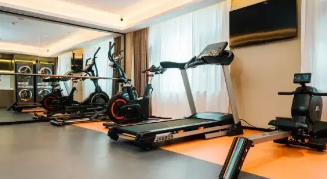 Vienna International Hotel (Wuhan Caidian Street Linzhang Avenue Metro Station)