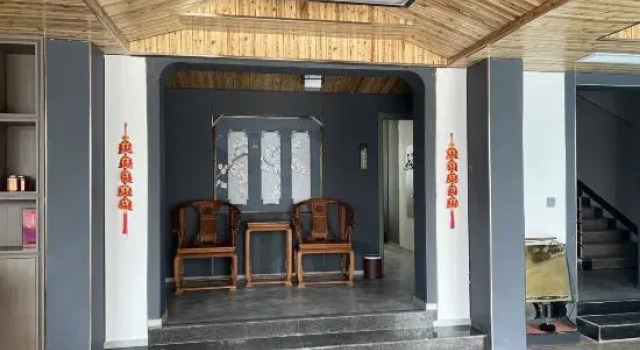 Lakeside Inn, Rezerwuj Hotel Hotele w Jingmen z parkingiem, Parking