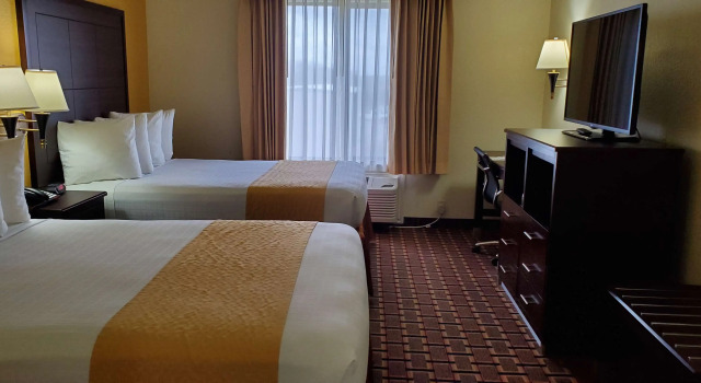 Четырёхместный номер Standard Best Western Executive Inn & Suites