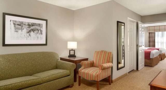 Люкс c 1 комнатой Country Inn & Suites by Radisson, Louisville South, KY