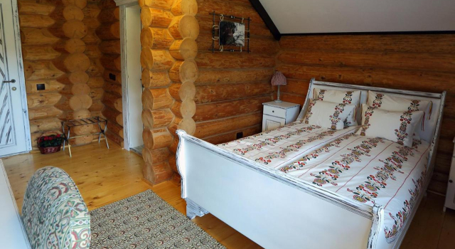 Pensiunea Varvara de Bucovina, Rezerwuj Hotel Hotele w Gura Humorului z parkingiem, Parking