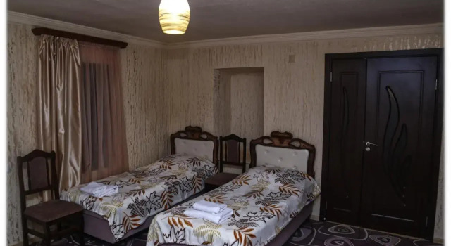 Lucy Hostel, Book Hostel / Vandrerhjem Hoteller i Goris med morgenmad, Morgenmad