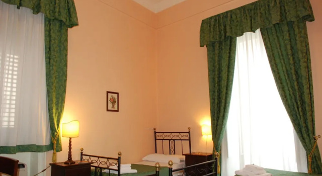 Четырёхместный номер Standard с балконом Hotel del Centro