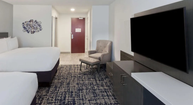 Standard Vierer Zimmer mit Balkon Doubletree By Hilton Dothan, Al