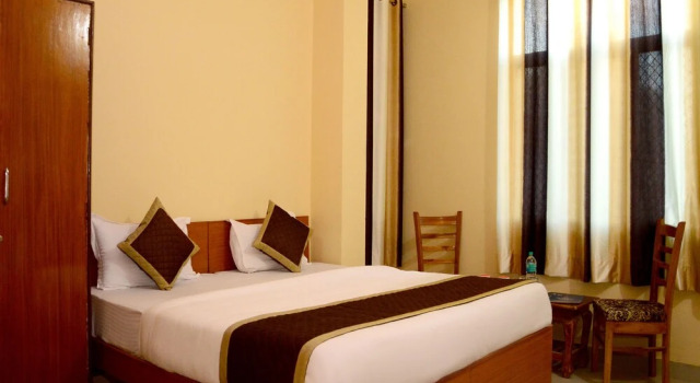 OYO 4202 Hotel T24, Забронировать Отель Отели штата Раджастхана с парковкой, Парковка