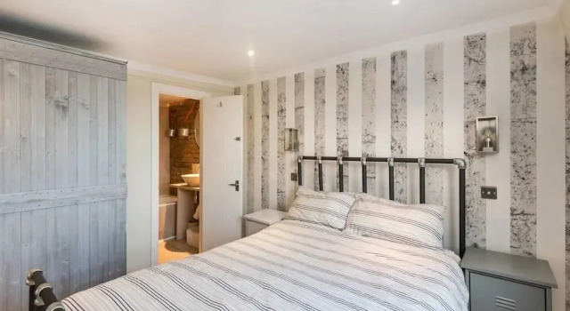 Lovely 1BR Flat Walk to Hyde Park, Забронировать Отель Отели Англии 3 звезды, 3*