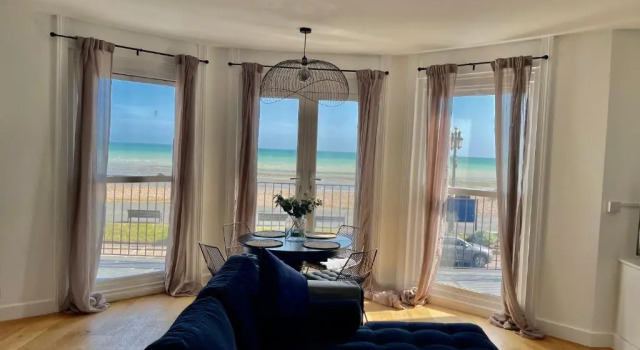 Seaview Flat with Balcony, Spacious 2 Bedroom, Забронировать Отель Уэртинг Западный Суссекс