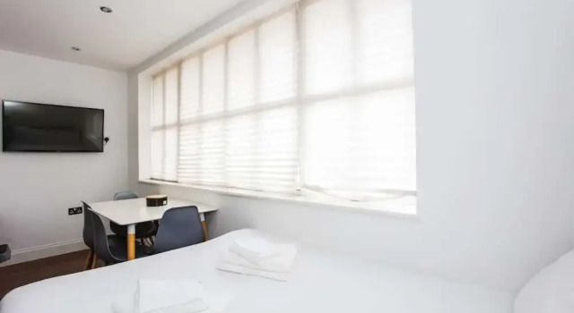 Energised Apartment With Gym in Brent Park