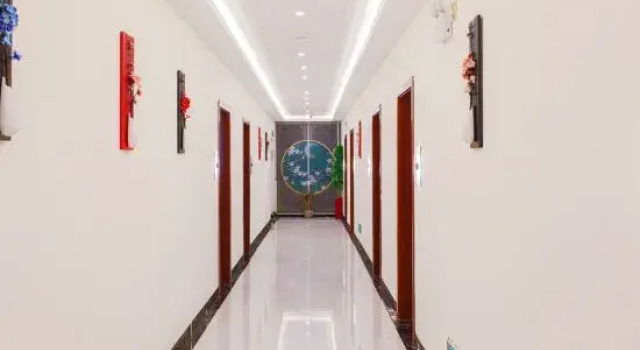 Huiya Inn, Rezerwuj Hotel Hotele w Pu'er z parkingiem, Parking