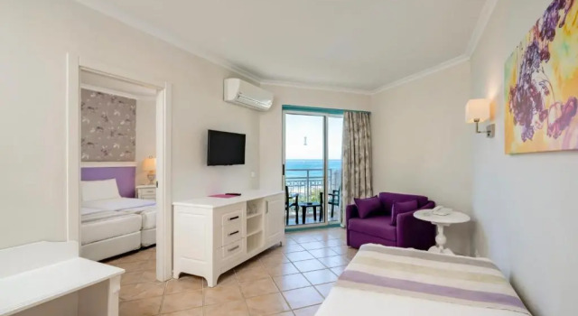 Standardowy rodzinny pokój İz Flower Side Beach Hotel